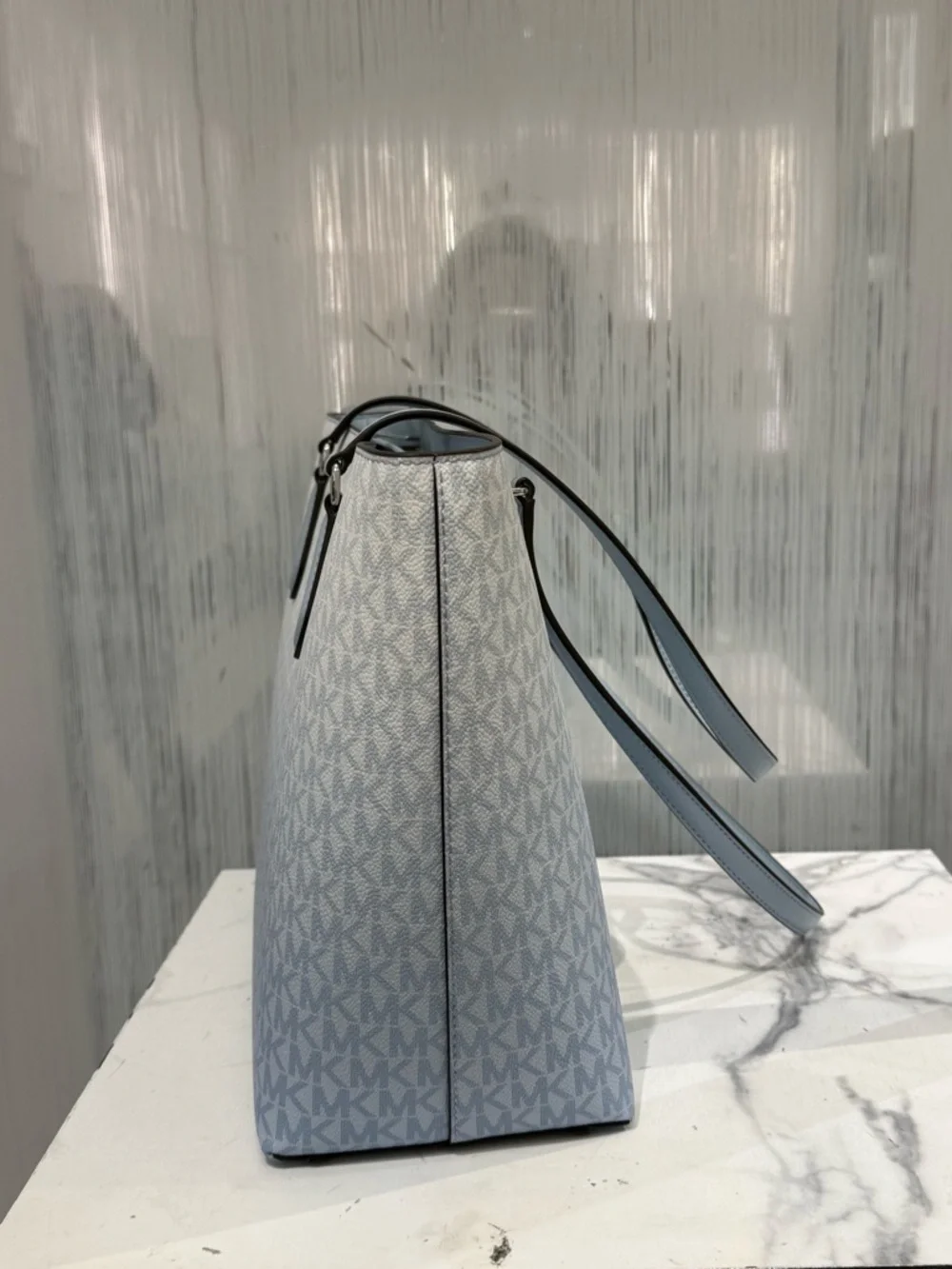 MICHAEL KORS Sheila Large Ombré Signature Logo Tote Bag - Picture 3 of 8